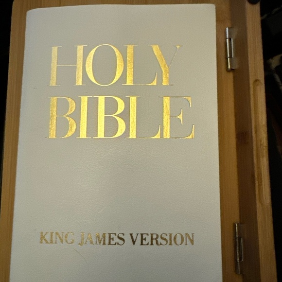 Holy Bible King James Version Old and New Testaments Religion Religious God - Picture 1 of 5